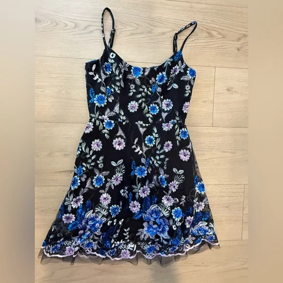 Dress the Population Floral Mini Dress in Black and Blue - Picture 3 of 10